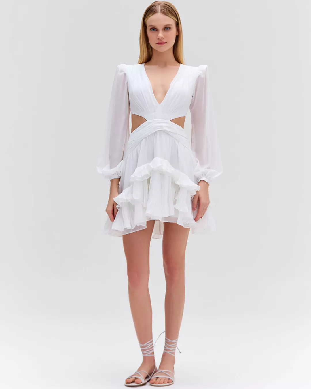 Élégante robe mini PatBO - Décolleté profond en V avec détails ajourés | Modèle ajusté en blanc pendant les soldes