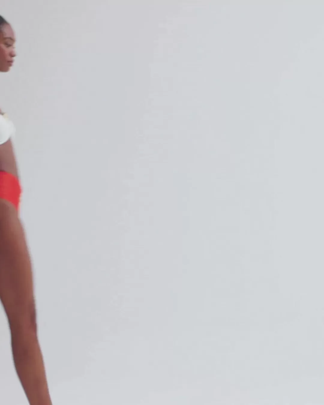 Haut de bikini PatBO en maille douce - Motif minéral sable doré - Taille haute élégante couleur ivoire - Nouvelle collection plage été 2024