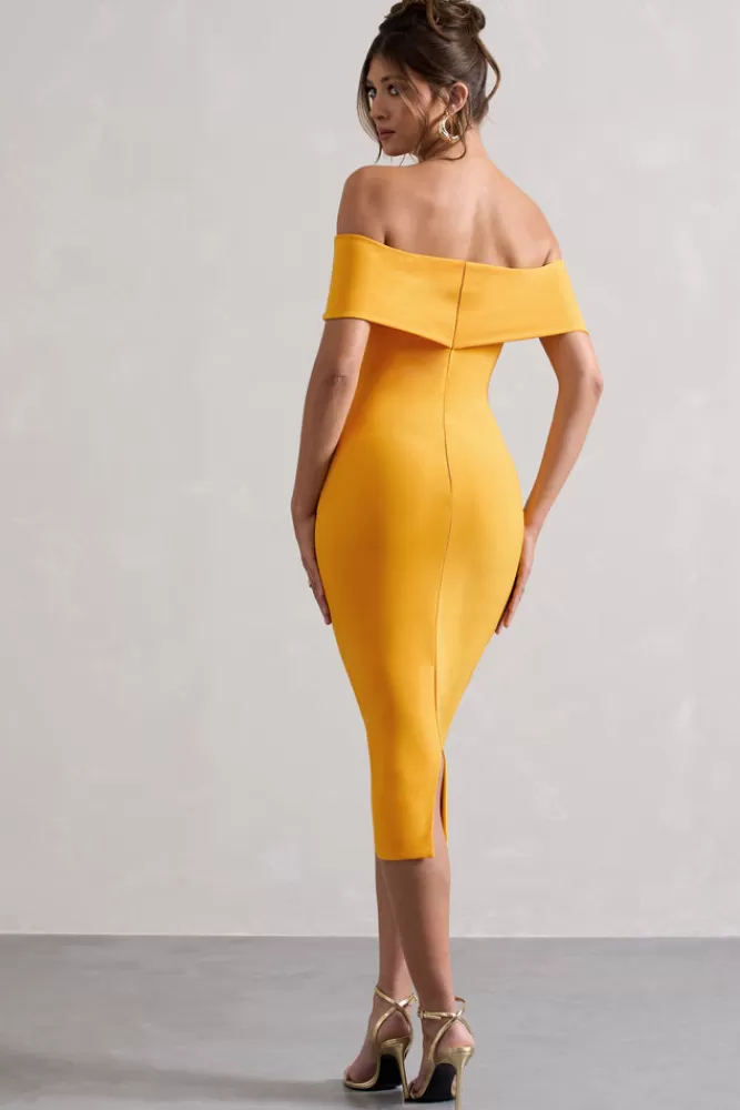 Robe mi-longue cintrée Bardot asymétrique couleur mangue - Modèle Keely de Club L London  

(Version tendance : Coupe bodycon sophistiquée avec décolleté twisté - Collection printemps/été)