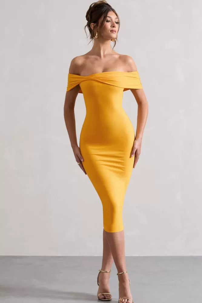 Robe mi-longue cintrée Bardot asymétrique couleur mangue - Modèle Keely de Club L London  

(Version tendance : Coupe bodycon sophistiquée avec décolleté twisté - Collection printemps/été)