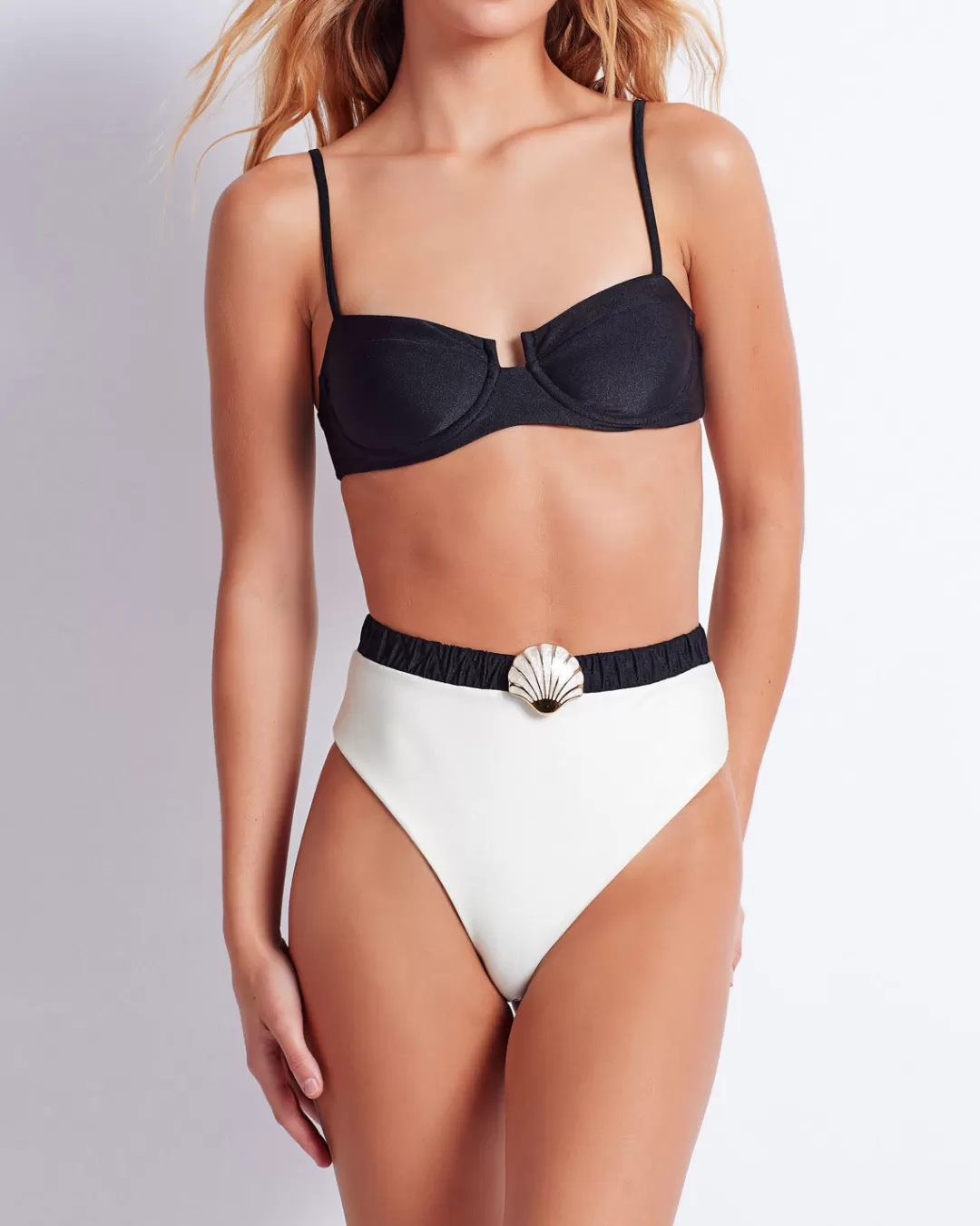Maillot de Bain PatBO - Bas de Bikini Découpe Haute Coquillage en Soldes Finales (Promotion Exclusive)